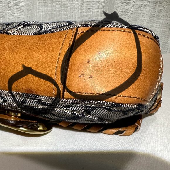 SOLD - COACH Bleecker Vachetta Leather Signature Denim Floral Applique Wristlet - Picture 15 of 15